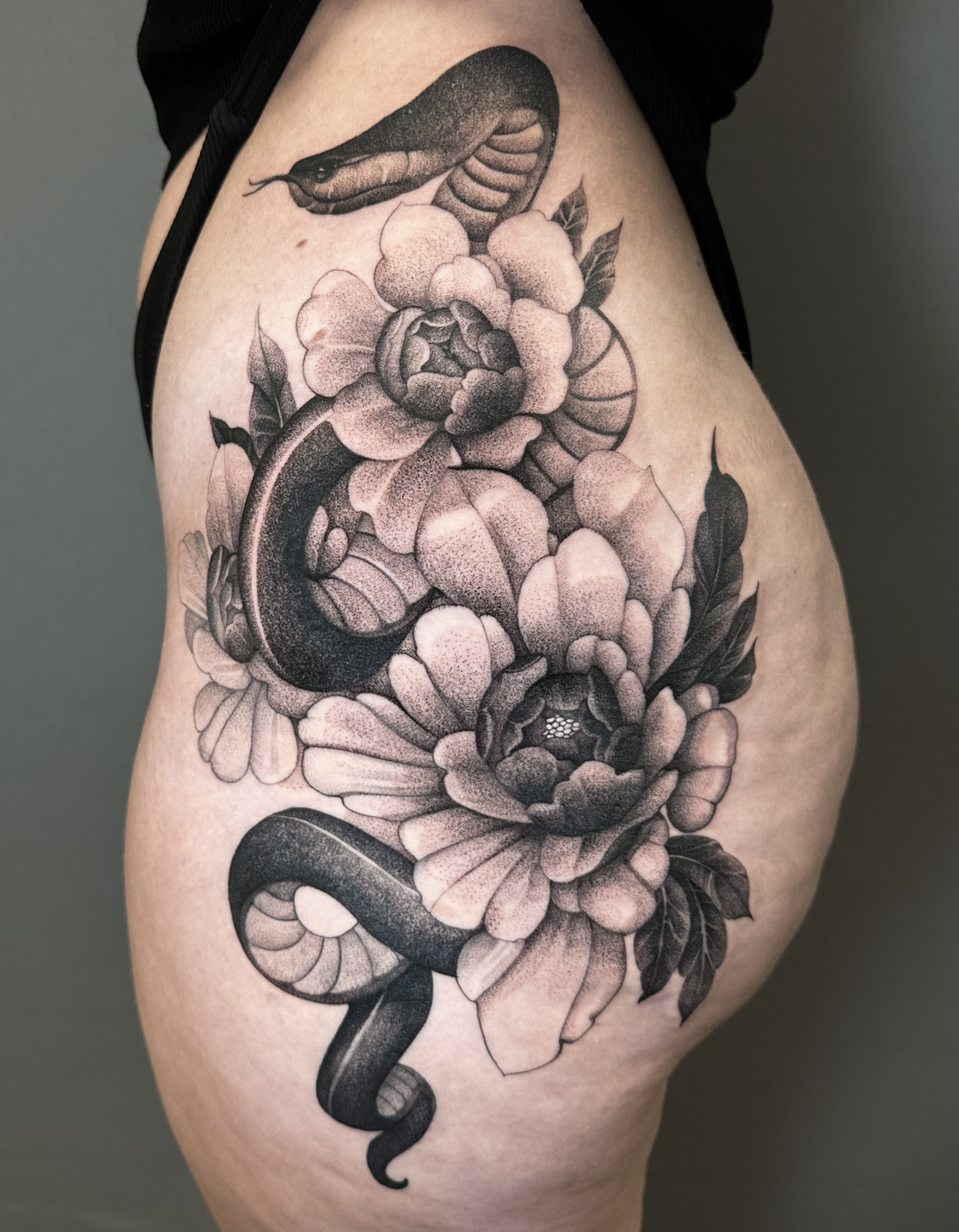 Fineline Tattoo, Flowers, dotwork, Tattoo Thüringen